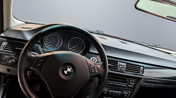 BMW 320 11 of 14