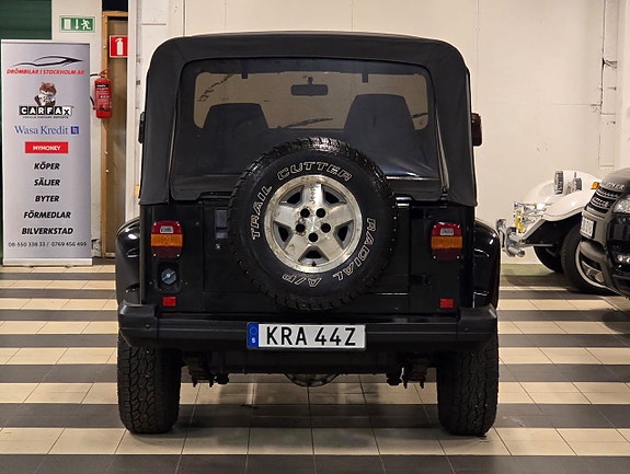 Jeep Wrangler 6 of 11