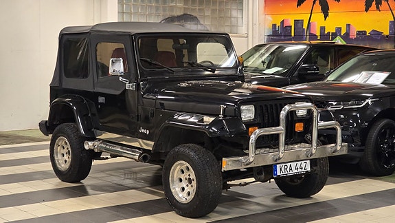 Jeep Wrangler 2 of 11