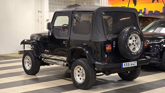 Jeep Wrangler 8 of 11