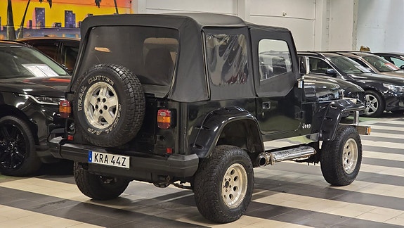Jeep Wrangler 4 of 11