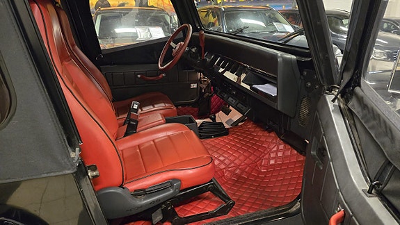 Jeep Wrangler 9 of 11