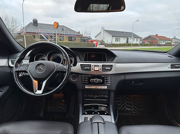 Mercedes-Benz E220 18 of 18