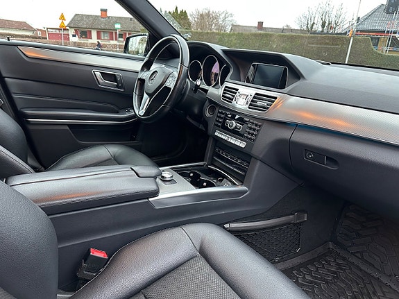 Mercedes-Benz E220 16 of 18