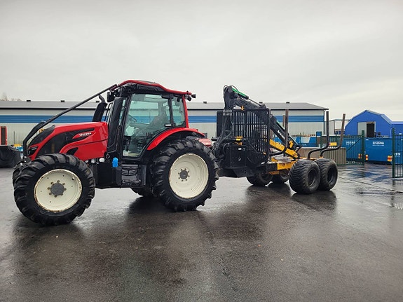 Valtra N124  Mohedavagn 141-4WD