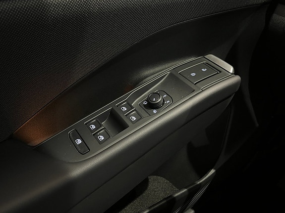 Volkswagen T-Roc 13 of 22