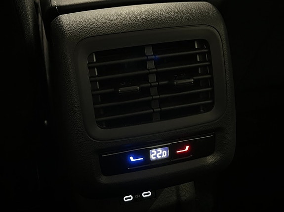 Volkswagen T-Roc 11 of 22