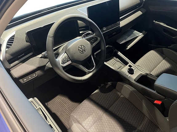 Volkswagen T-Roc 10 of 14