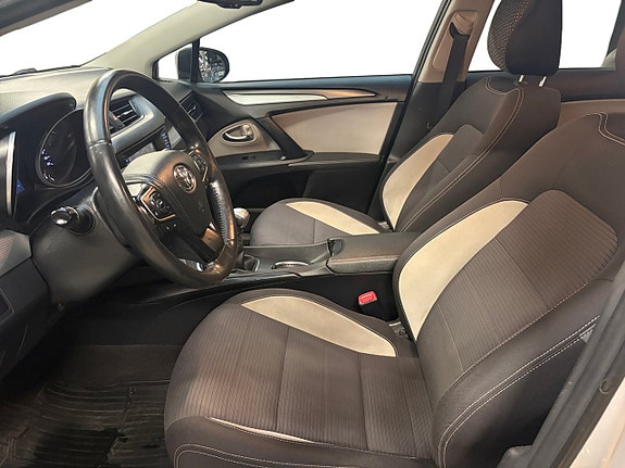Toyota Avensis 12 of 16