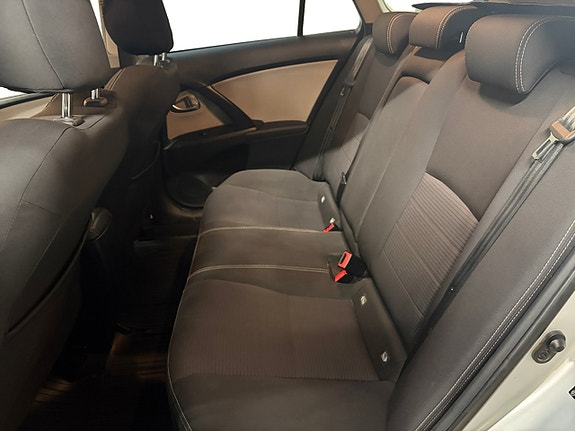 Toyota Avensis 13 of 16