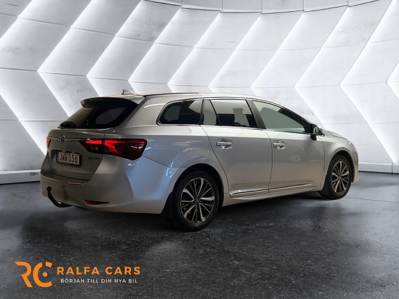 Toyota Avensis 7 of 16