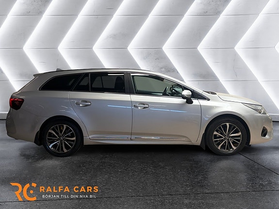 Toyota Avensis 6 of 16