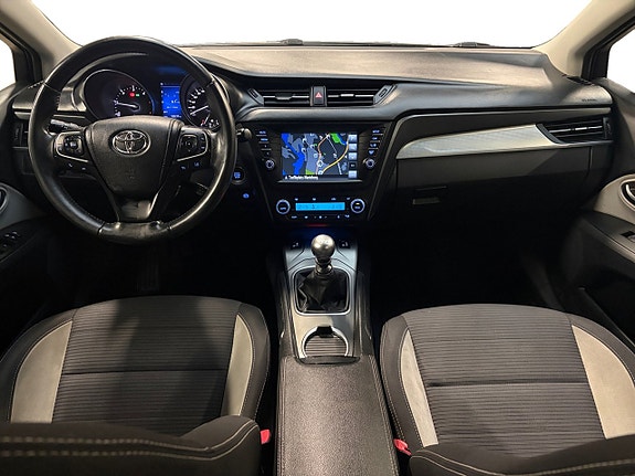 Toyota Avensis 10 of 16