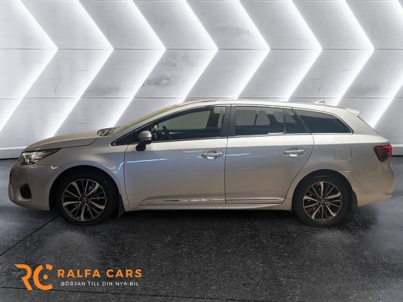 Toyota Avensis 3 of 5