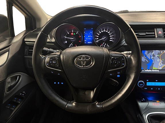Toyota Avensis 11 of 16