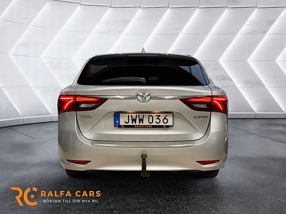 Toyota Avensis 9 of 16