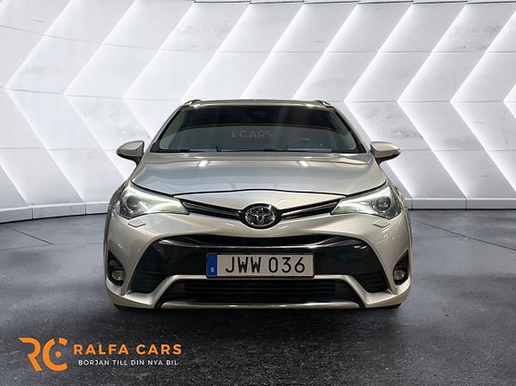 Toyota Avensis 8 of 16