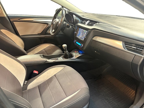 Toyota Avensis 14 of 16