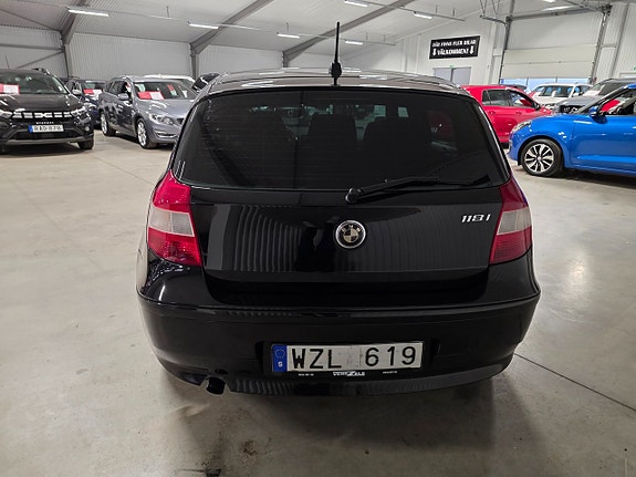 BMW 118i 4 of 5