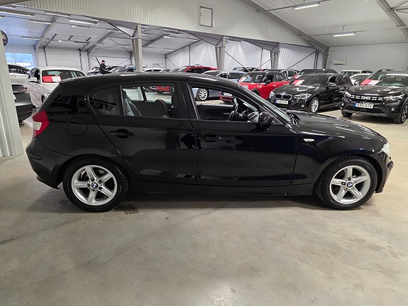 BMW 118i 3 of 5