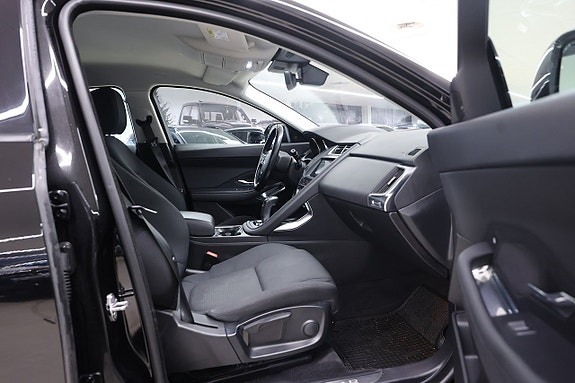 Jaguar E-PACE 15 of 21