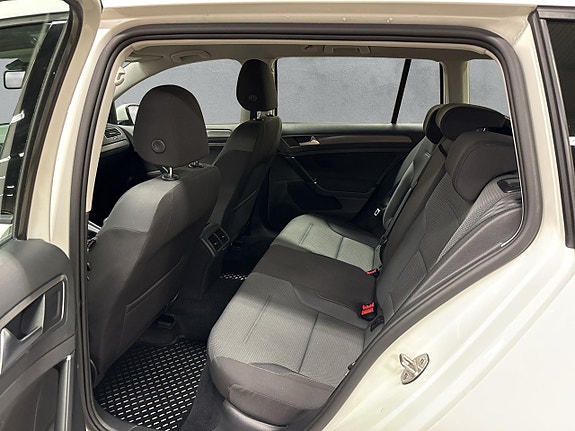 Volkswagen Golf VII 12 of 24