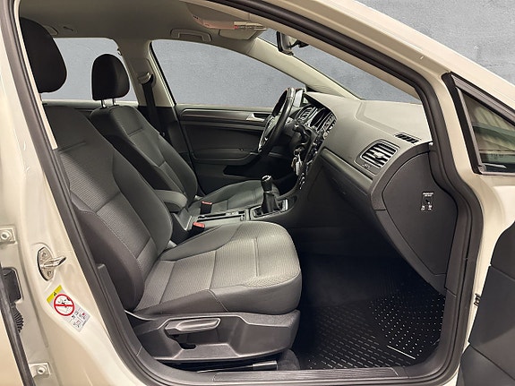 Volkswagen Golf VII 11 of 24