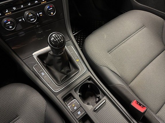 Volkswagen Golf VII 21 of 24