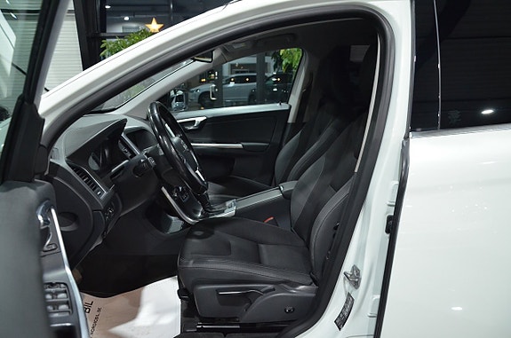 Volvo XC60 11 of 20
