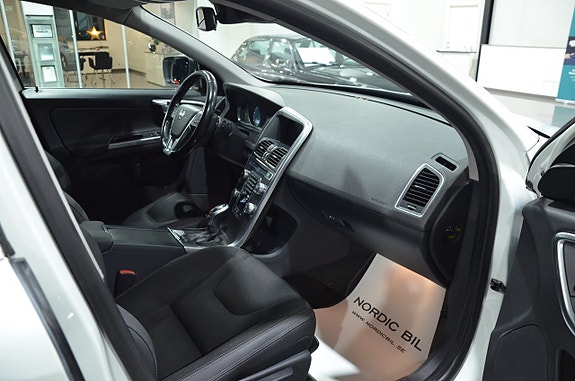 Volvo XC60 15 of 20