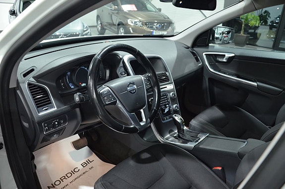 Volvo XC60 13 of 20