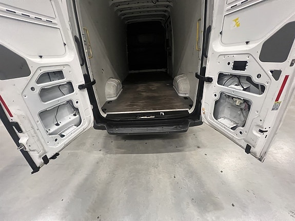 Volkswagen Crafter 21 of 23