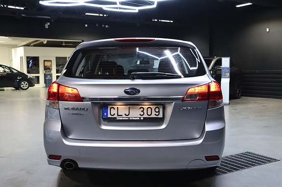 Subaru Legacy 8 of 27