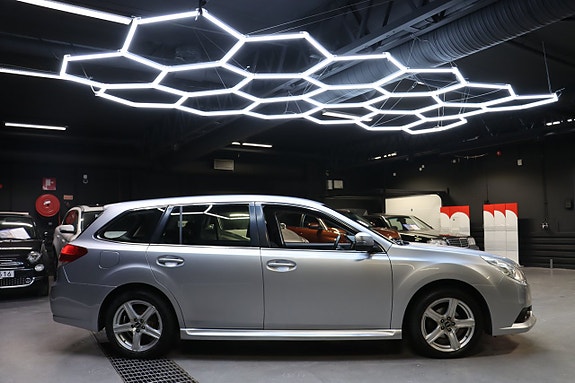 Subaru Legacy 10 of 27