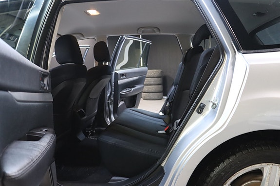 Subaru Legacy 16 of 27