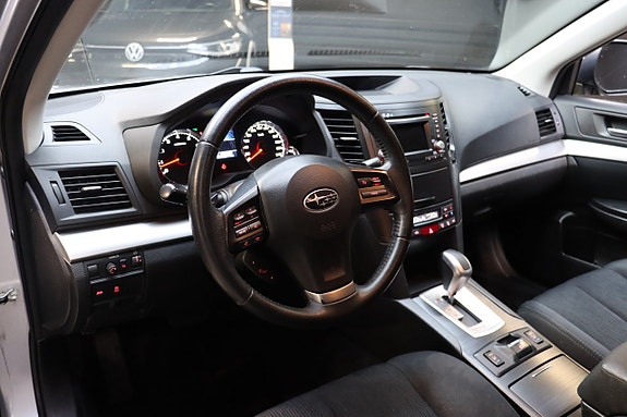 Subaru Legacy 12 of 27