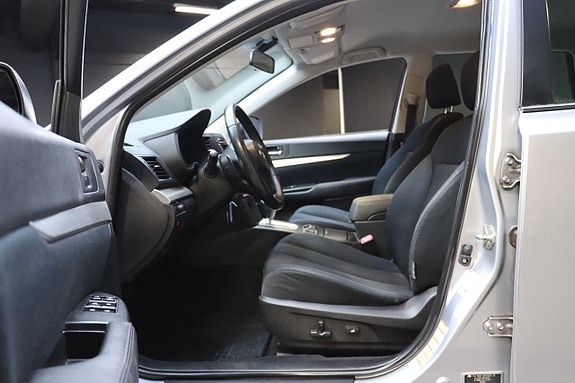 Subaru Legacy 11 of 27
