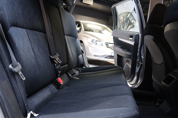 Subaru Legacy 17 of 27