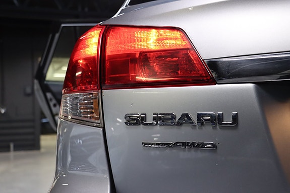 Subaru Legacy 9 of 27