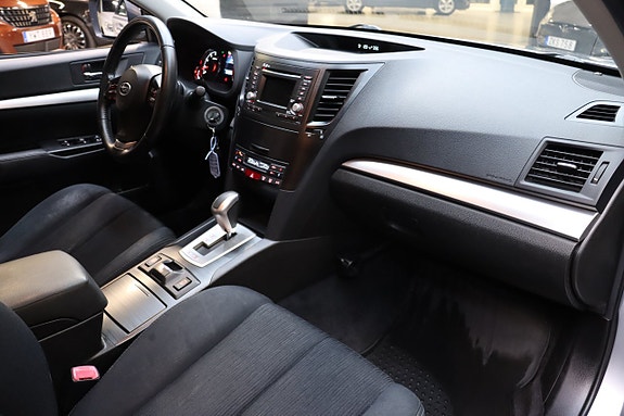 Subaru Legacy 14 of 27