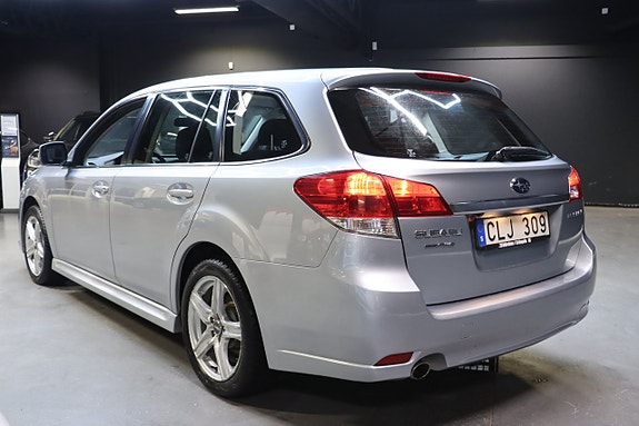 Subaru Legacy 4 of 5