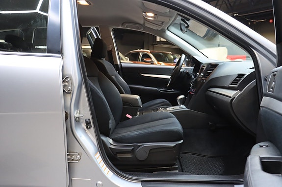 Subaru Legacy 13 of 27
