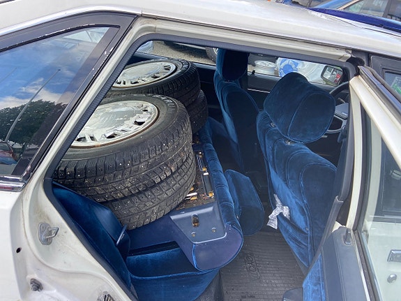 Toyota Camry 7 of 9