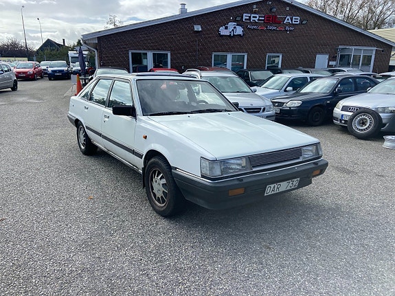 Toyota Camry 9 of 9