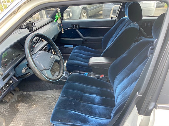 Toyota Camry 6 of 9