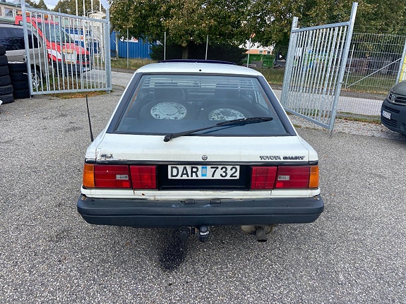 Toyota Camry 5 of 5