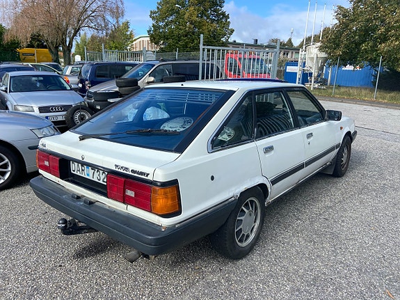 Toyota Camry 8 of 9
