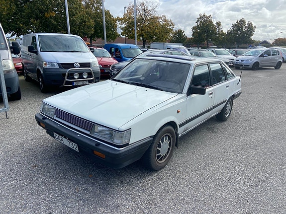 Toyota Camry 4 of 5