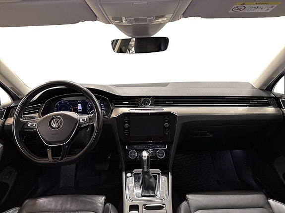 Volkswagen Passat 3 of 5