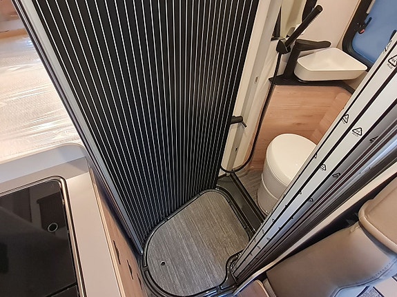 Dethleffs GlobeTrail 540 DR automat, dieselvärme, extra säng, kanonfin 16 of 23